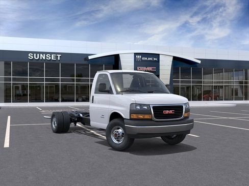 New 2025 GMC Savana 4500 w/ Power Convenience Package RWD image 1