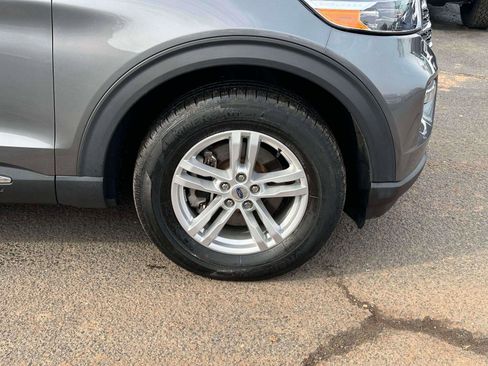 Used 2022 Ford Explorer XLT w/ Equipment Group 202A image 6