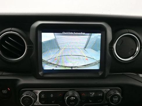 Used 2021 Jeep Wrangler Unlimited Sahara AWD/4WD image 21