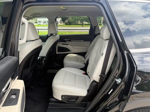 Used 2024 Kia Telluride S AWD/4WD image 10