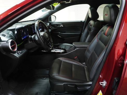 Used 2024 Chevrolet Trax RS w/ Sunroof Package image 10