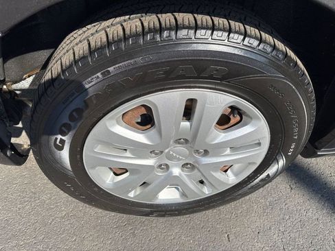 Used 2018 Dodge Grand Caravan SE w/ UConnect Hands-Free Group image 35