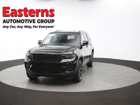 Used 2025 Jeep Grand Cherokee Altitude AWD/4WD image 54