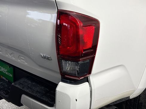 Used 2022 Toyota Tacoma SR5 w/ Technology Package RWD image 33