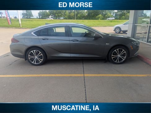 Used 2019 Buick Regal Preferred w/ Driver Confidence Package I FWD image 3