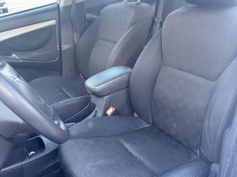 Used 2010 Pontiac Vibe w/ Preferred Package image 11