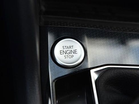 New 2026 Volkswagen Taos SE image 16