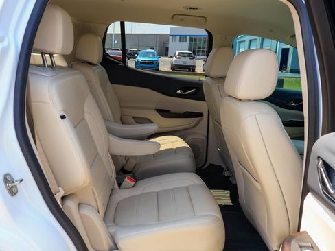 Used 2021 GMC Acadia Denali w/ Denali Technology Package FWD image 12
