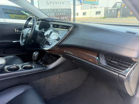 Used 2013 Toyota Avalon XLE Premium FWD image 9