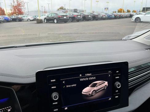 Used 2025 Volkswagen Jetta SE image 18