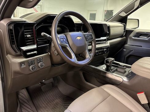 Used 2025 Chevrolet Silverado 1500 LTZ AWD/4WD image 29