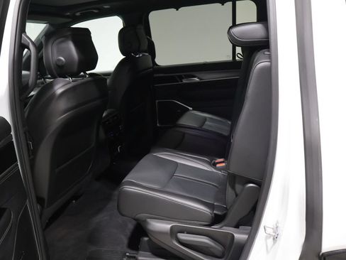 Certified 2025 Jeep Wagoneer 4WD w/ Convenience Group I image 17