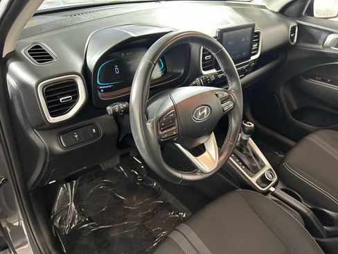 Used 2025 Hyundai Venue SEL FWD image 13