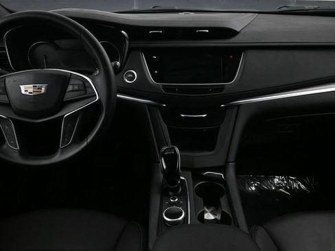 Certified 2025 Cadillac XT5 Luxury FWD image 4
