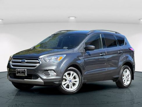 Used 2018 Ford Escape SE w/ Ford Safe & Smart Package image 2