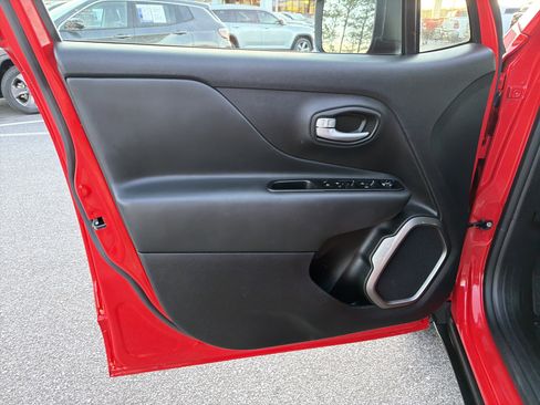 Used 2023 Jeep Renegade Latitude image 11