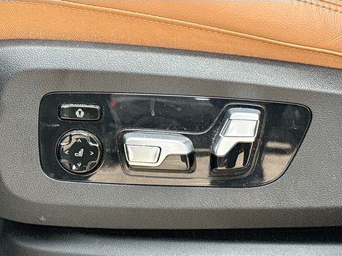 Used 2022 BMW X7 M50i w/ Executive Package AWD/4WD image 27