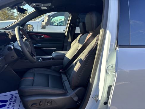 New 2026 Chevrolet Traverse RS image 14