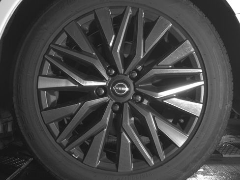 Used 2025 Nissan Altima 2.5 SV FWD image 14