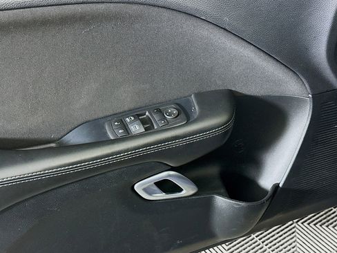 Used 2015 Dodge Challenger SXT image 15