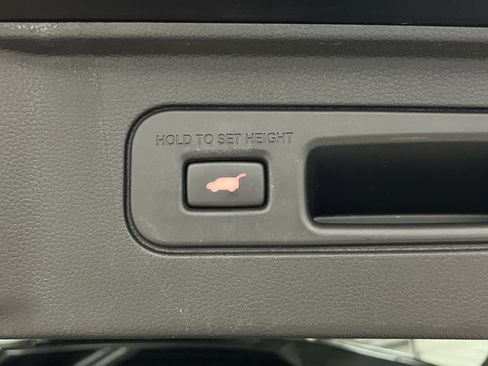 Used 2023 Honda Pilot Touring image 15