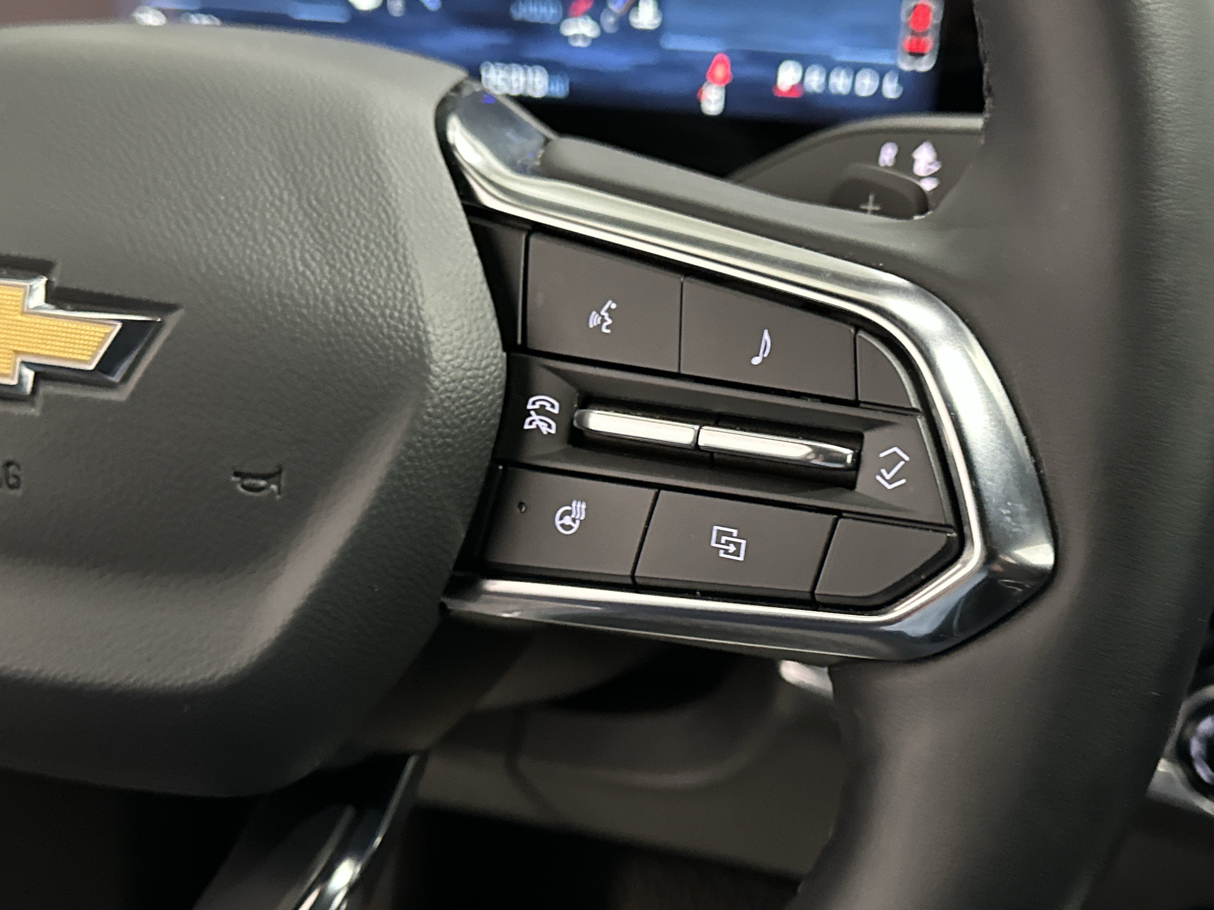 Used 2026 Chevrolet Equinox LT FWD image 8