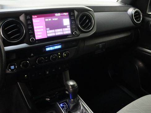 Used 2021 Toyota Tacoma TRD Off-Road w/ Technology Package AWD/4WD image 16
