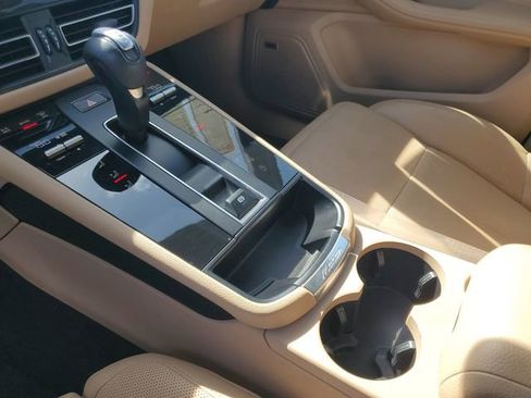 Used 2024 Porsche Macan image 22