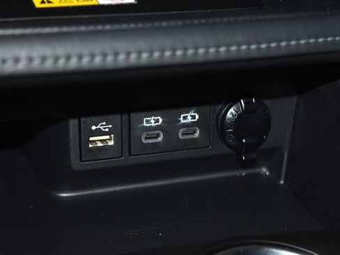 Used 2023 Toyota Highlander XLE image 12