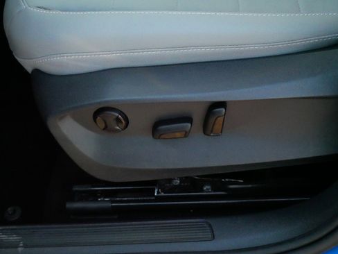 Certified 2022 Volkswagen Taos SE image 20