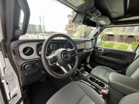 Used 2025 Jeep Wrangler Sahara w/ Safety Group image 16