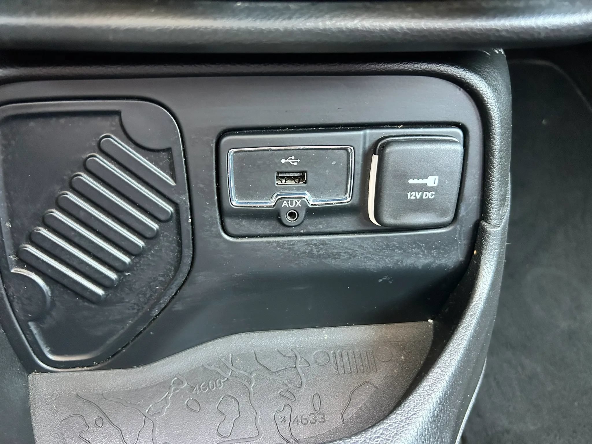 Used 2015 Jeep Renegade Latitude w/ Popular Equipment Group FWD image 20