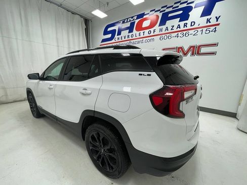 Used 2022 GMC Terrain SLE w/ Driver Convenience Package AWD/4WD image 7