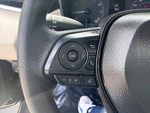 Used 2025 Toyota Corolla LE image 19