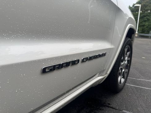 Used 2020 Jeep Grand Cherokee Overland AWD/4WD image 27