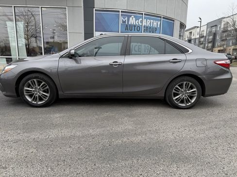 Used 2016 Toyota Camry SE image 2