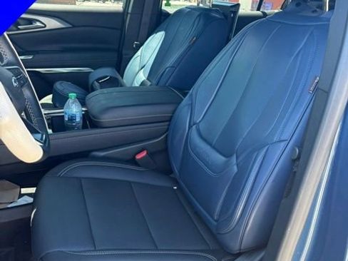 Used 2025 Chevrolet Traverse LT w/ Midnight/Sport Edition AWD/4WD image 12