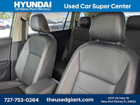 Used 2021 Volkswagen Tiguan SE w/ Panoramic Sunroof Package FWD image 7