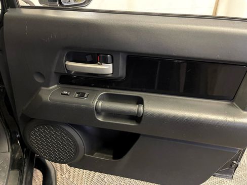 Used 2007 Toyota FJ Cruiser 4WD w/ Upgrade Pkg 2 image 14