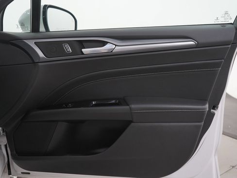 Used 2016 Ford Fusion Titanium image 9