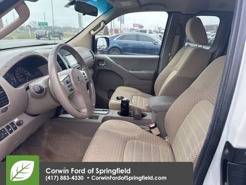 Used 2015 Nissan Frontier SV image 12