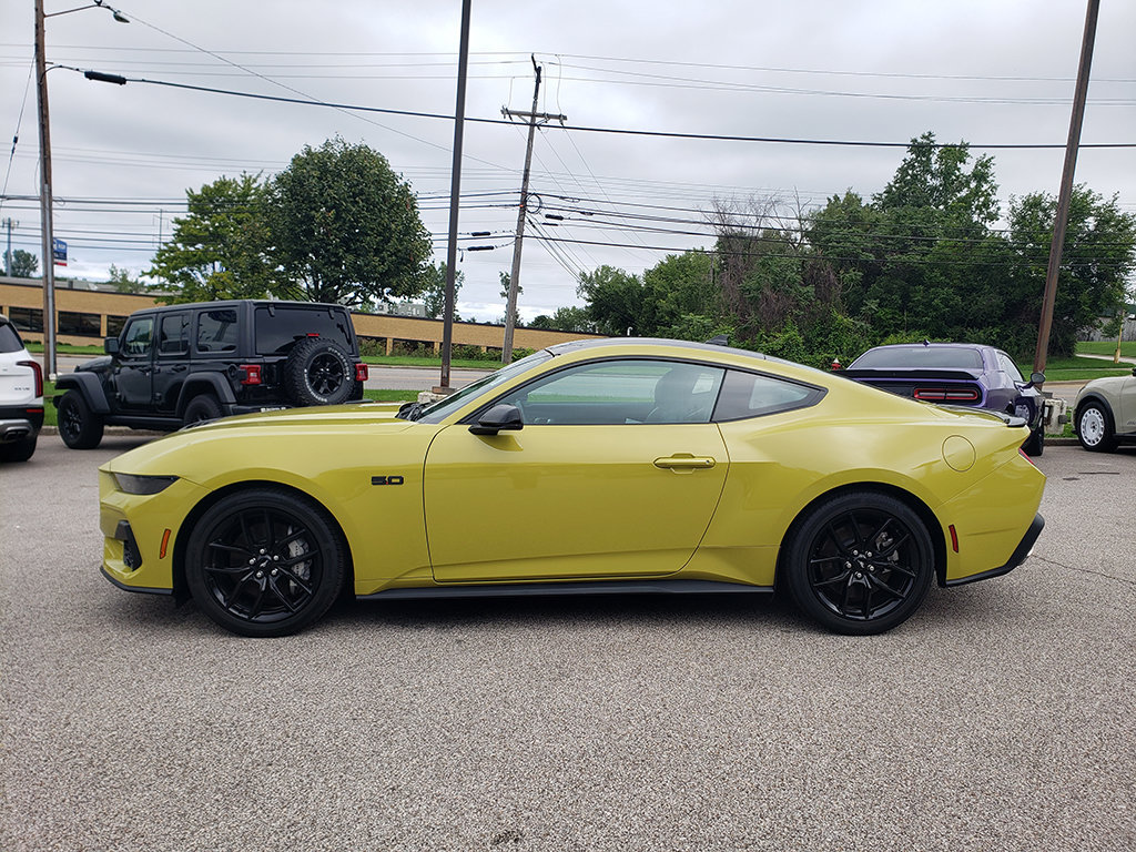 Used 2025 Ford Mustang GT Premium RWD image 8