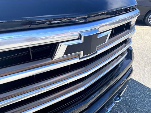 Used 2022 Chevrolet Silverado 1500 High Country w/ Technology Package image 29