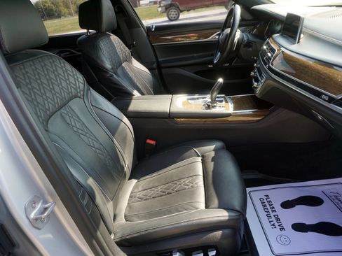 Used 2018 BMW 750i xDrive image 25