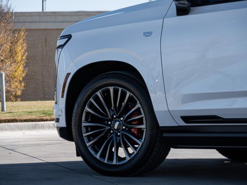 Used 2025 Cadillac Escalade Sport Platinum w/ LPO, Floor Liner Package image 49