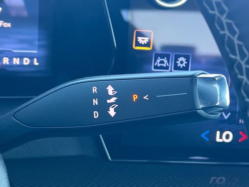 Used 2025 Chevrolet Traverse High Country FWD image 21