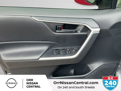 Used 2022 Toyota RAV4 LE AWD/4WD image 16