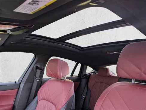 Used 2024 BMW X6 xDrive40i w/ Executive Package image 16