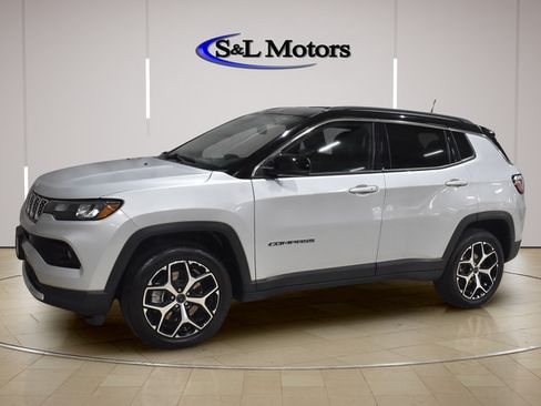 Used 2025 Jeep Compass Limited AWD/4WD image 3