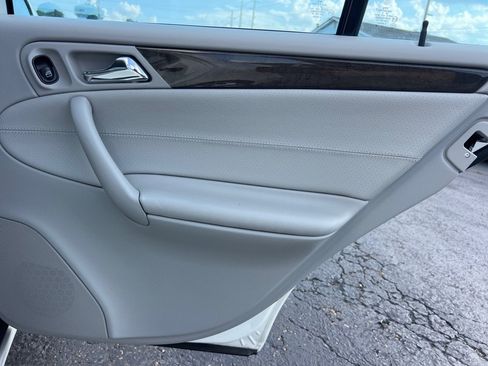 Used 2007 Mercedes-Benz C 230 Sedan image 14